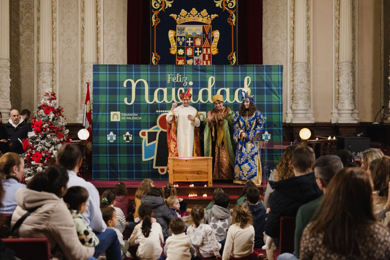 Acto navideño con personajes en el Palacio Provincial de Palencia