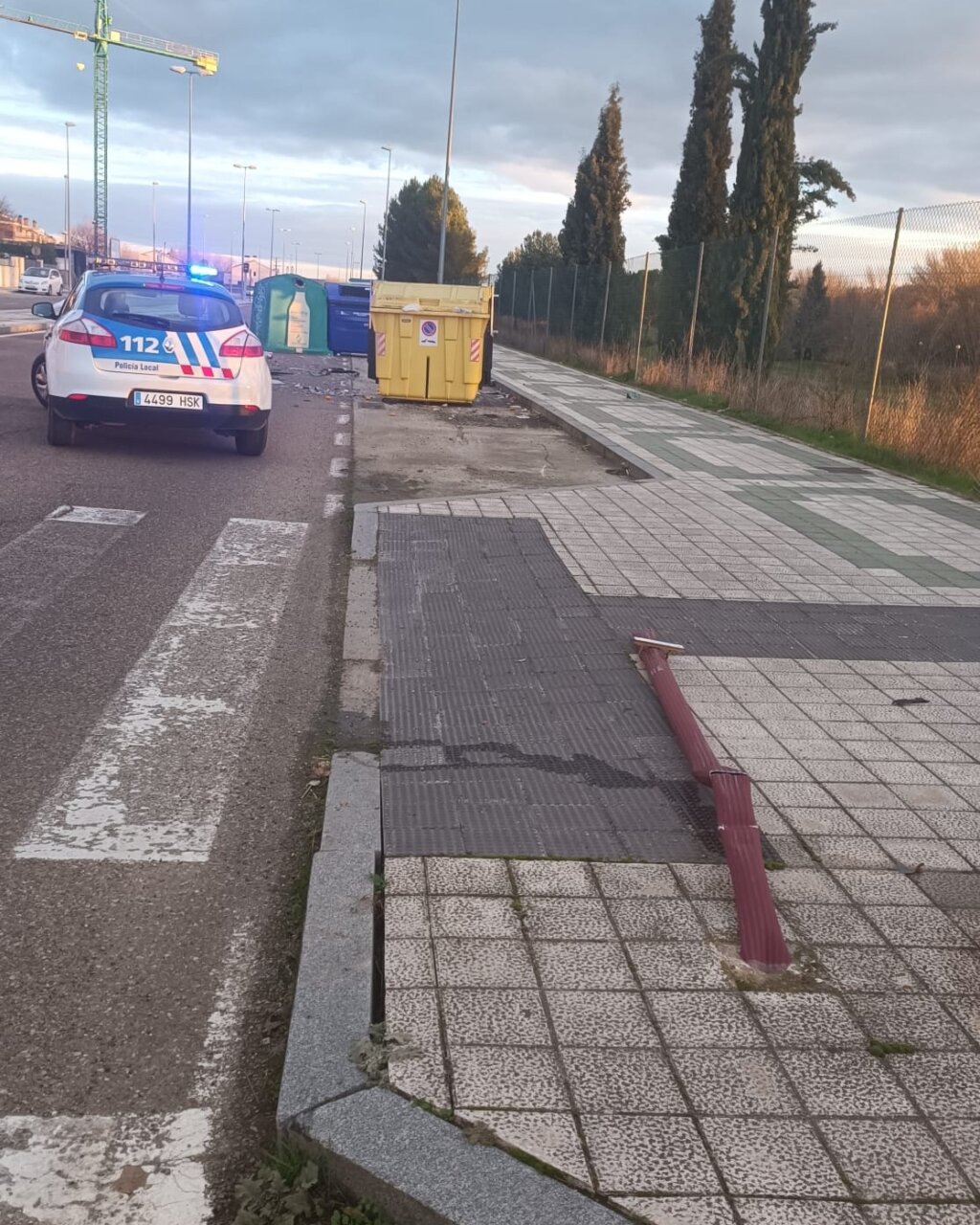 Imagen de un accidente de tráfico con un coche de policía en Palencia