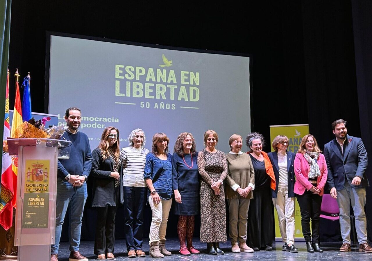Homenaje a mujeres destacadas en el acto de Dueñas, Palencia.