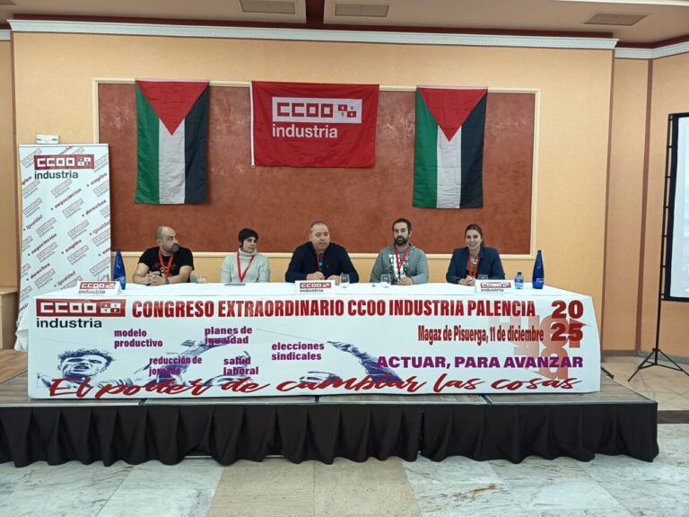 Mesa de ponentes en el congreso de CCOO Industria en Palencia