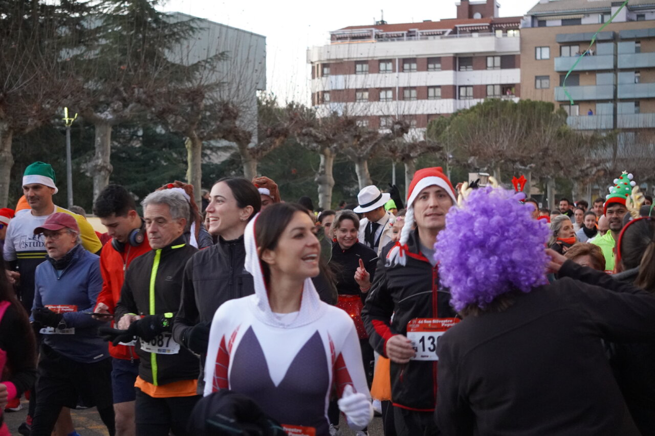 Corredores participando en la San Silvestre de Palencia 2025
