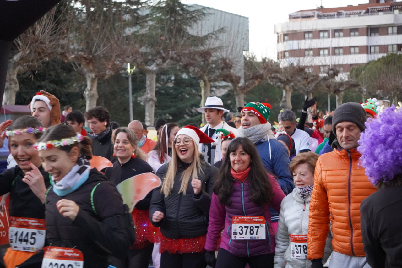 Corredores sonrientes en la San Silvestre 2025 en Palencia