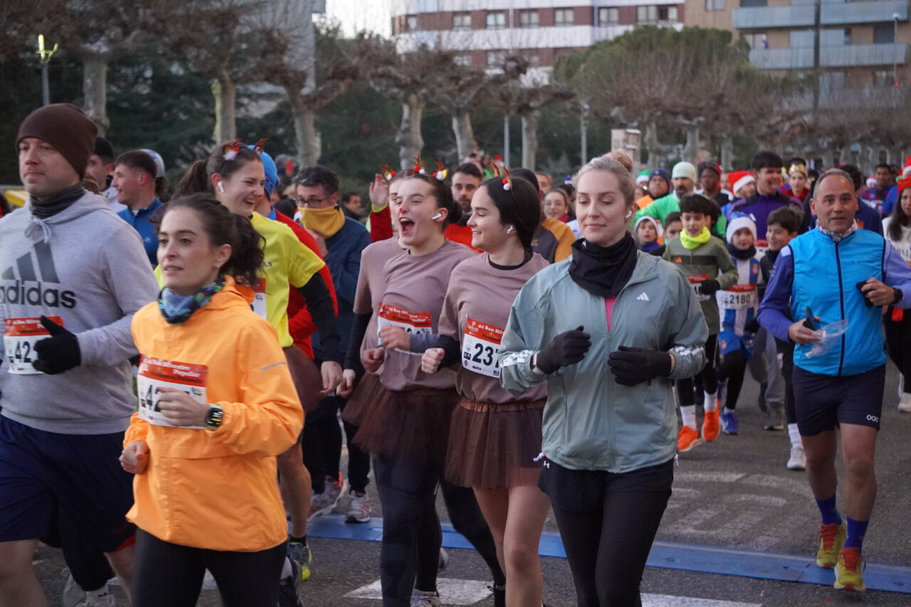 Corredores participando en la San Silvestre Palentina 2025
