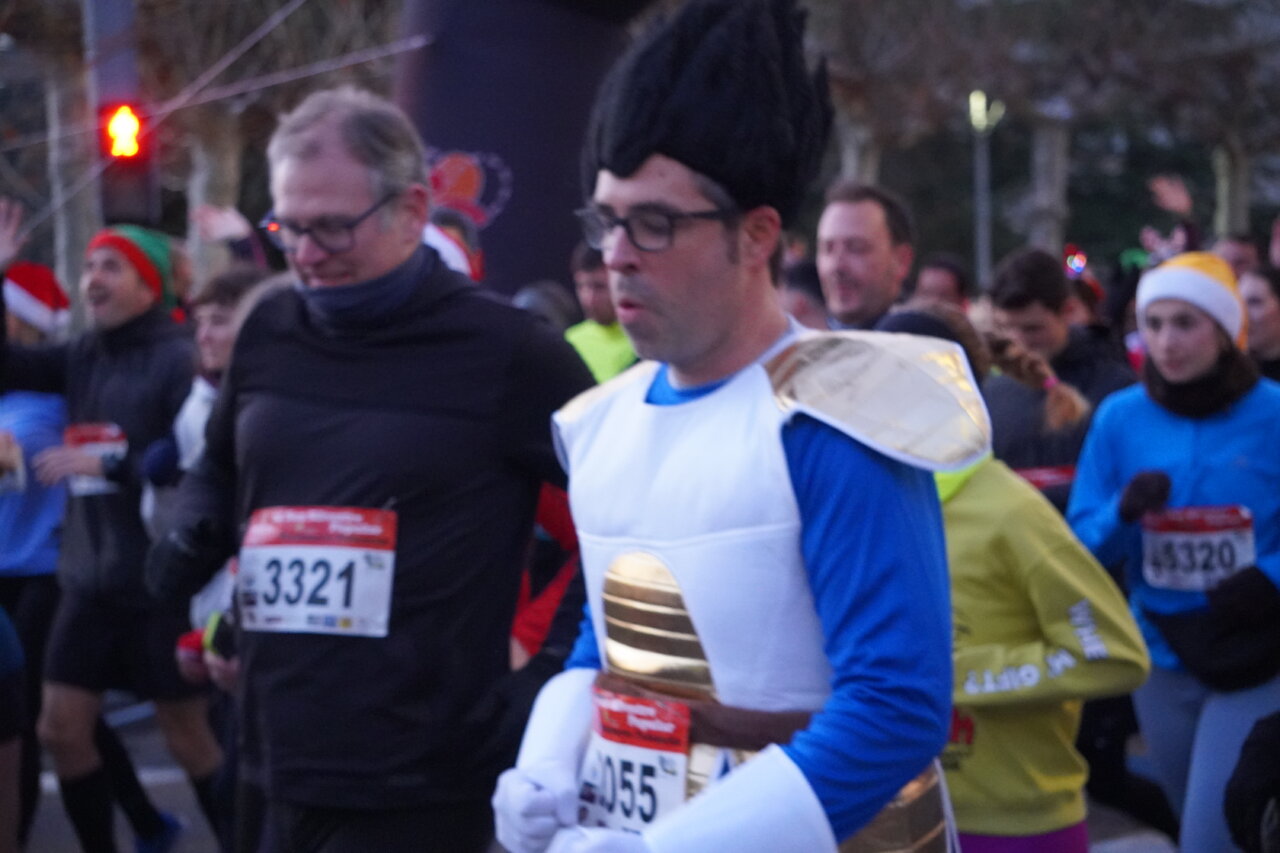 Corredores participando en la San Silvestre 2025 en Palencia