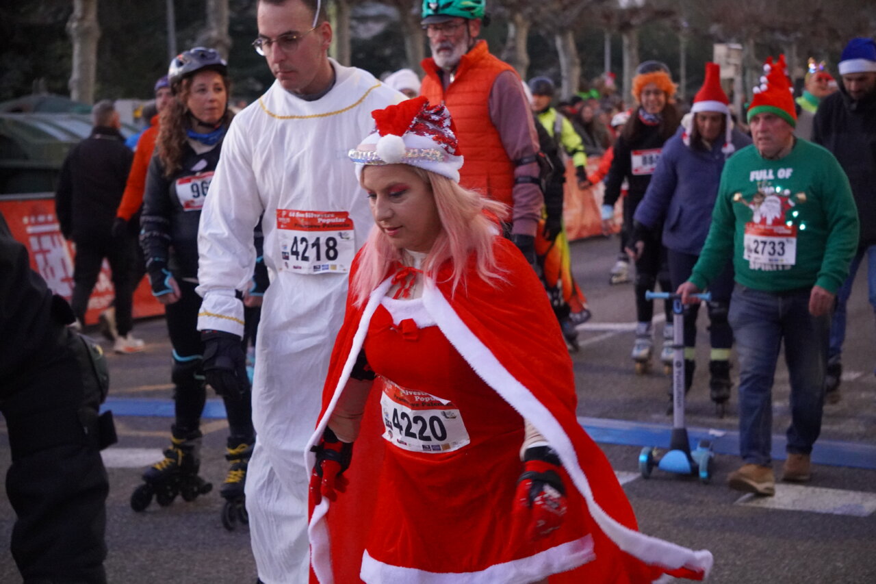 Corredores vestidos con disfraces en la San Silvestre de Palencia