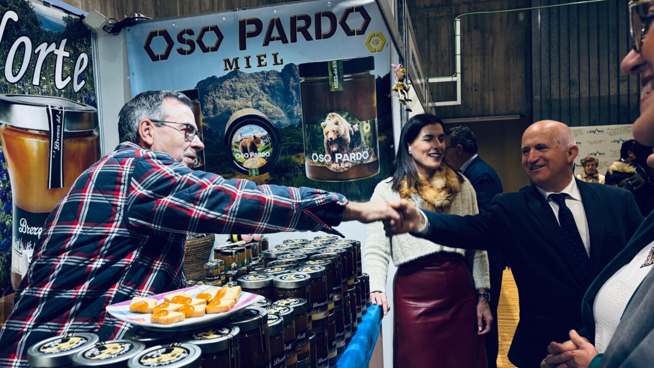 Stand de productos de Alimentos de Palencia en una feria gastronómica