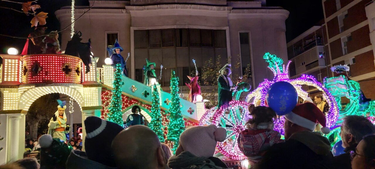 Desfile de Navidad con Papá Noel y personajes de cuentos en Palencia.