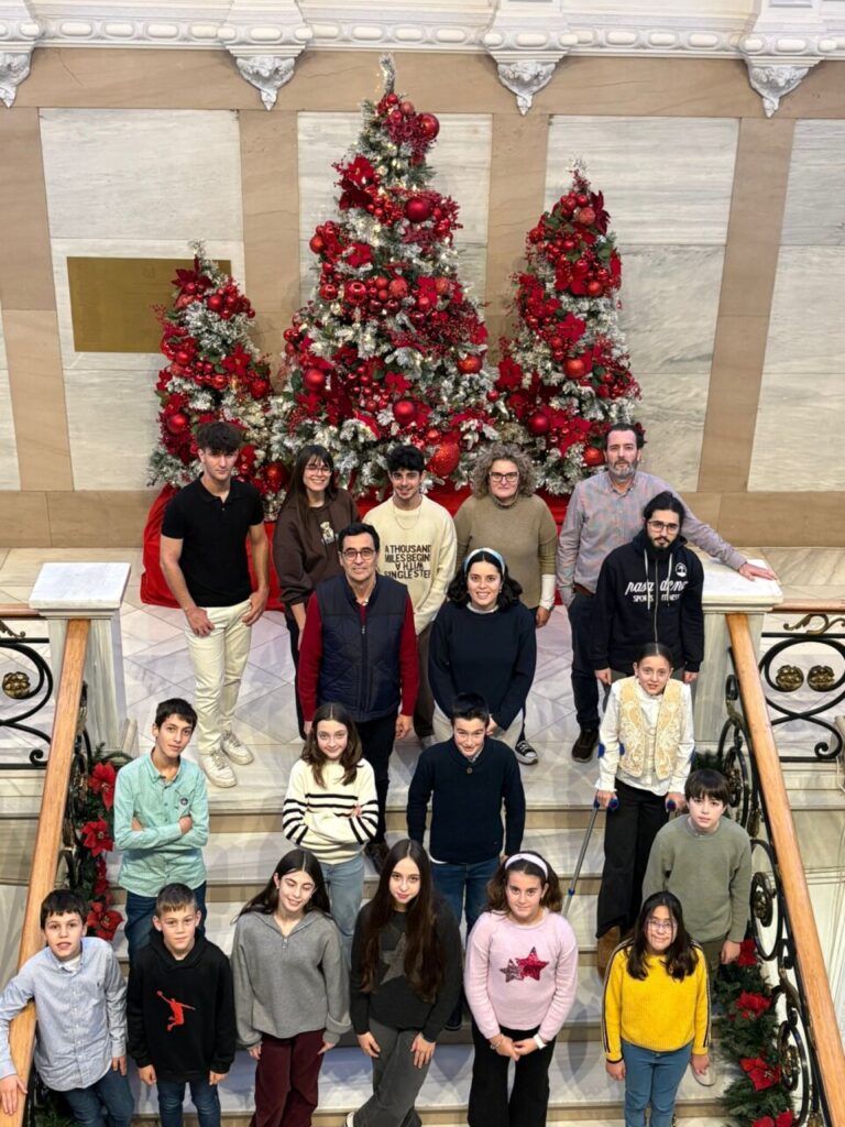 Grupo de jóvenes en el Consejo Provincial de Infancia y Adolescencia en Palencia