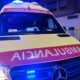 Ambulancia con luces encendidas en un accidente en Grijota
