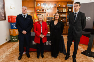 Representantes de Defensa y Nammo durante la firma del acuerdo en Palencia