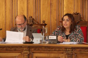La alcaldesa de Palencia discutiendo sobre los presupuestos municipales