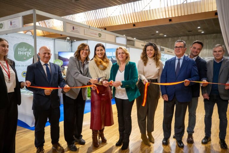 Inauguración de la feria de alimentos de Palencia con varios participantes