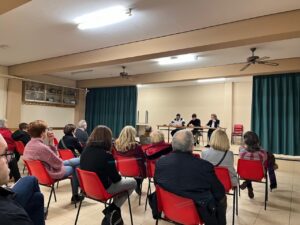 Reunión de la AVV San Juanillo en el Centro Social con participación vecinal.