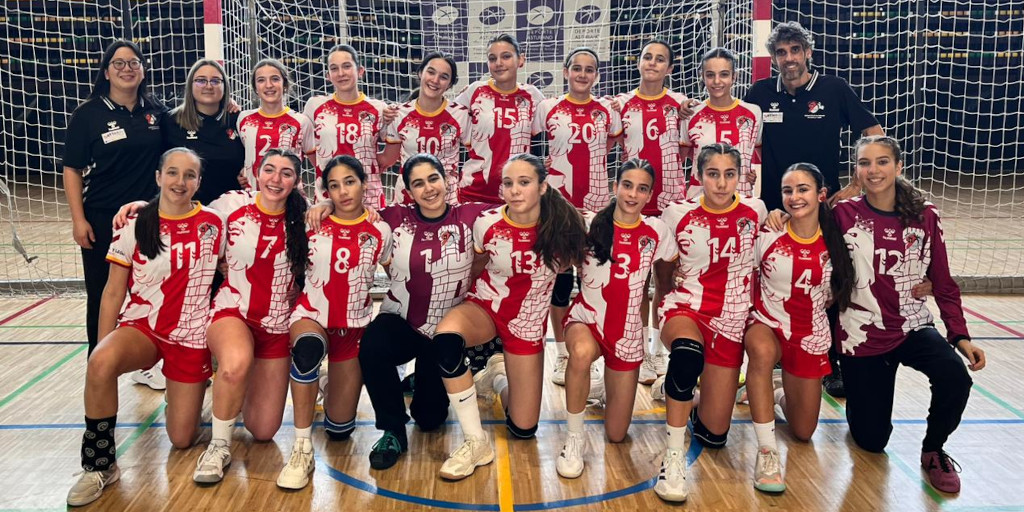 Jugadoras del balonmano palentino en una concentración previa al CESA 2026