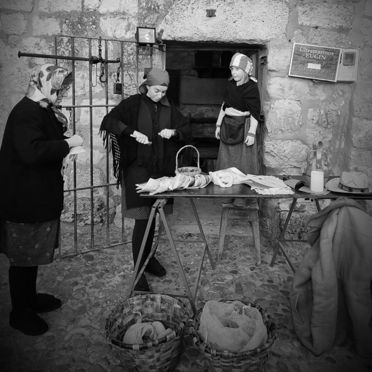 Representación de un Belén Viviente en Astudillo con personas vestidas de época.