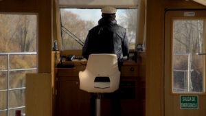 Capitán navegando en el Canal de Castilla desde el barco Juan de Homar