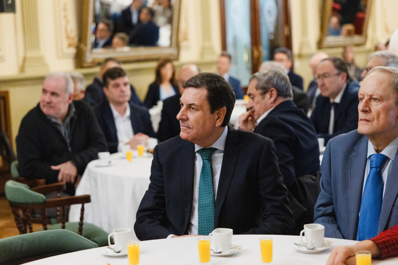 Carlos Fernández Carriedo durante un desayuno informativo en Palencia
