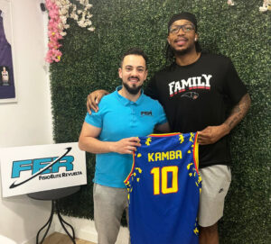 José Daniel Revuelta y Mathieu Kamba en la Clínica FisioÉlite Revuelta