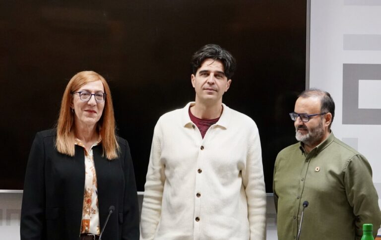 Tres miembros de la coalición IU, Sumar y Verdes-Equo en una conferencia de prensa