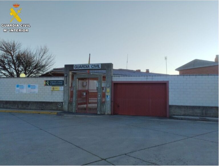 Entrada de la Guardia Civil en Venta de Baños, Palencia