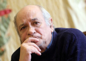 Retrato de Jorge Sanz, director del Aguilar Film Festival, reflexionando.