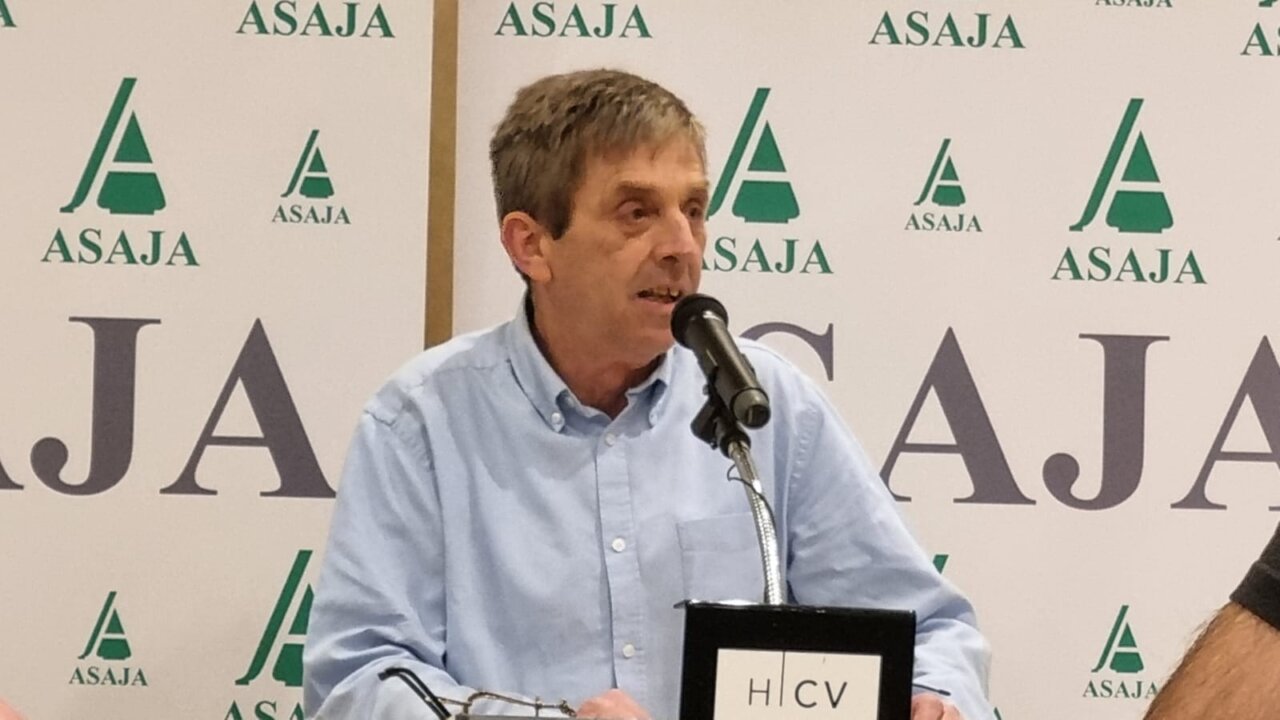 Donaciano Dujo hablando en la inauguración de Asaja Palencia