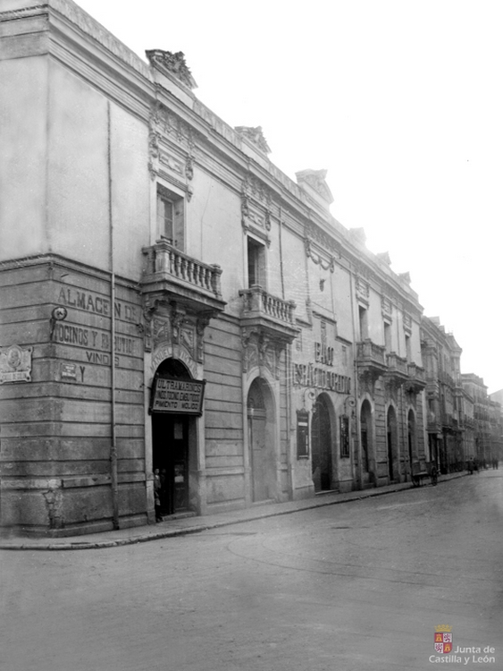 Fachada histórica del palacio de Don Sancho en Palencia