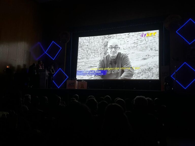 Presentación en la gala final del Aguilar Film Festival con público y escenario