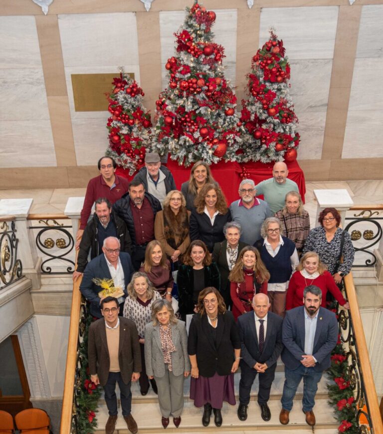 Grupo de trabajadores de la Diputación de Palencia en un acto navideño