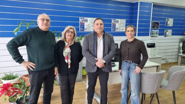 Equipo de la inmobiliaria de la Rúa en su oficina en Palencia