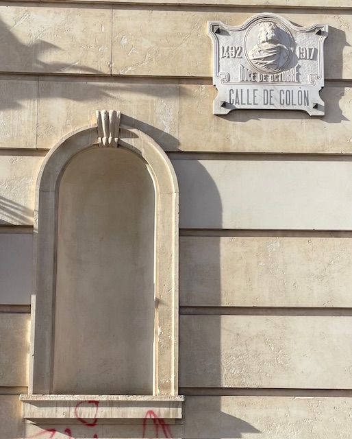 Lápida conmemorativa en la calle Colón de Palencia