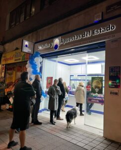Exterior de la administración de loterías Manuel Rivera en Palencia