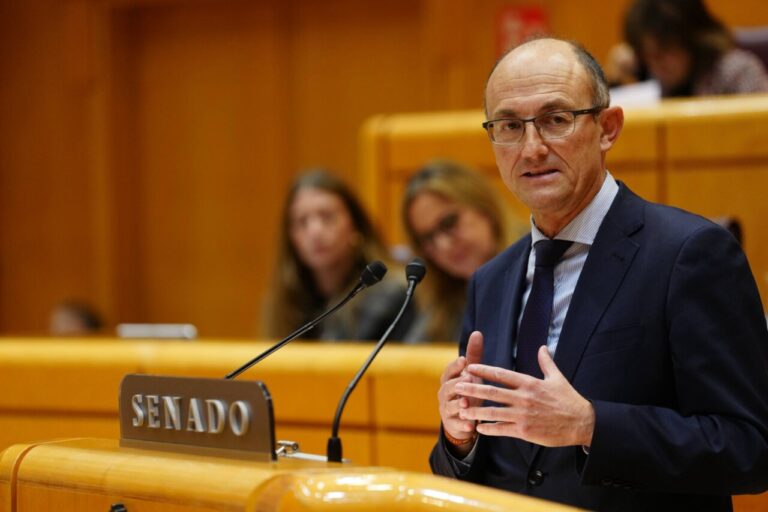 Senador Martínez Antolín durante su intervención en el Senado sobre la peste porcina.