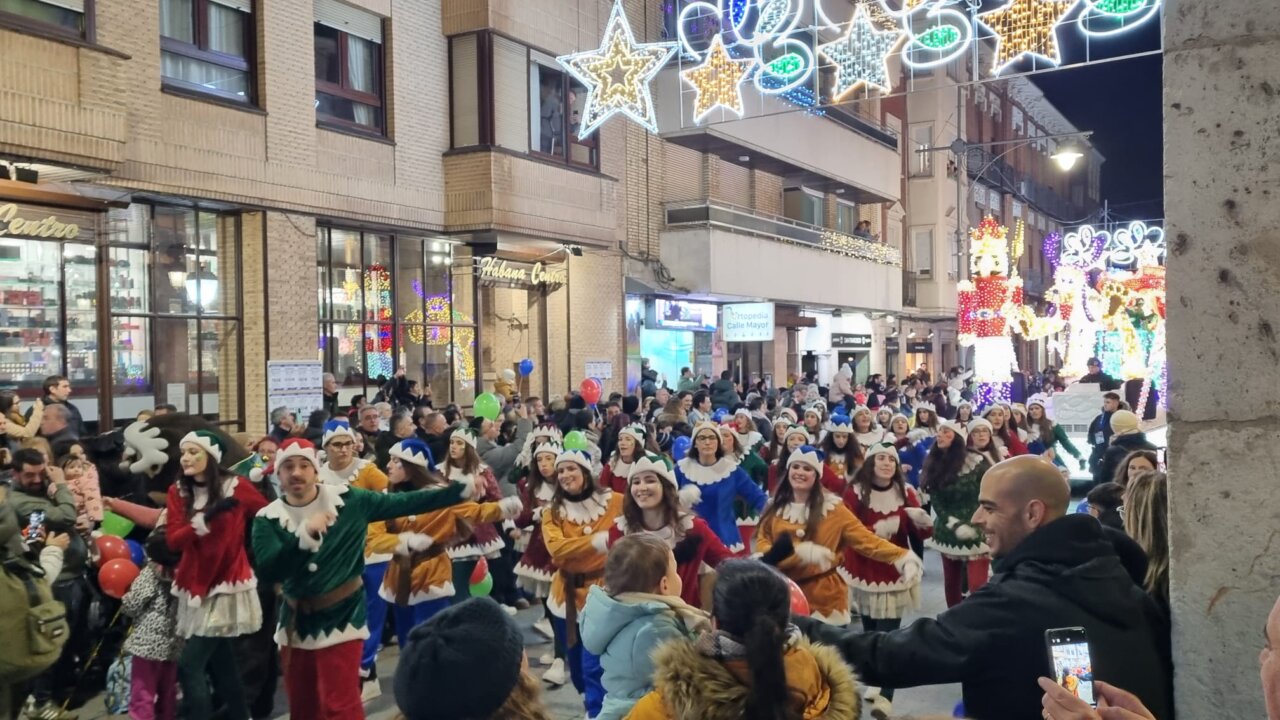 Grupo de personas disfrazadas celebrando la Navidad en Palencia