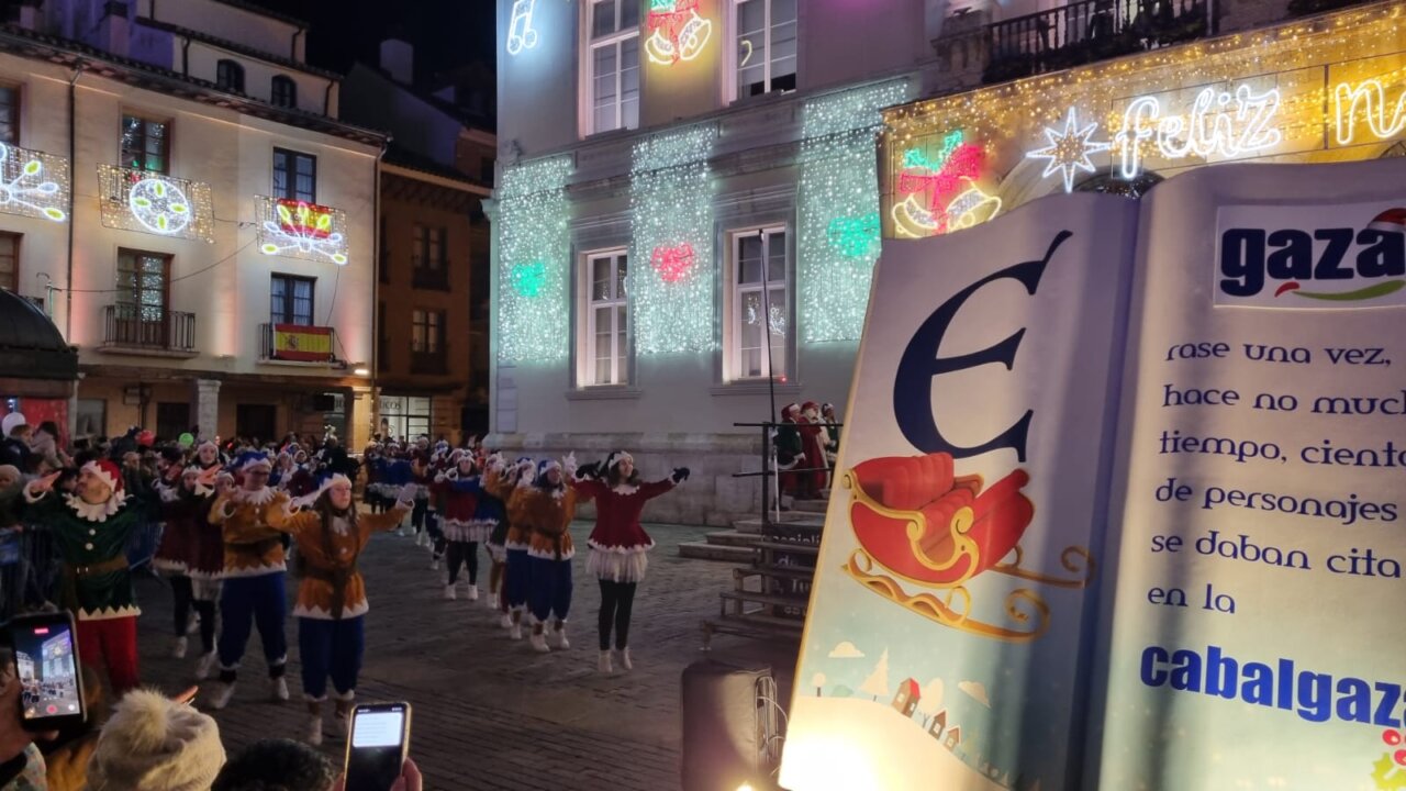 Grupo de personas disfrazadas celebrando la Navidad en Palencia.