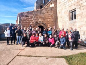 Grupo de personas reunidas en Barruelo de Santullán durante las festividades navideñas