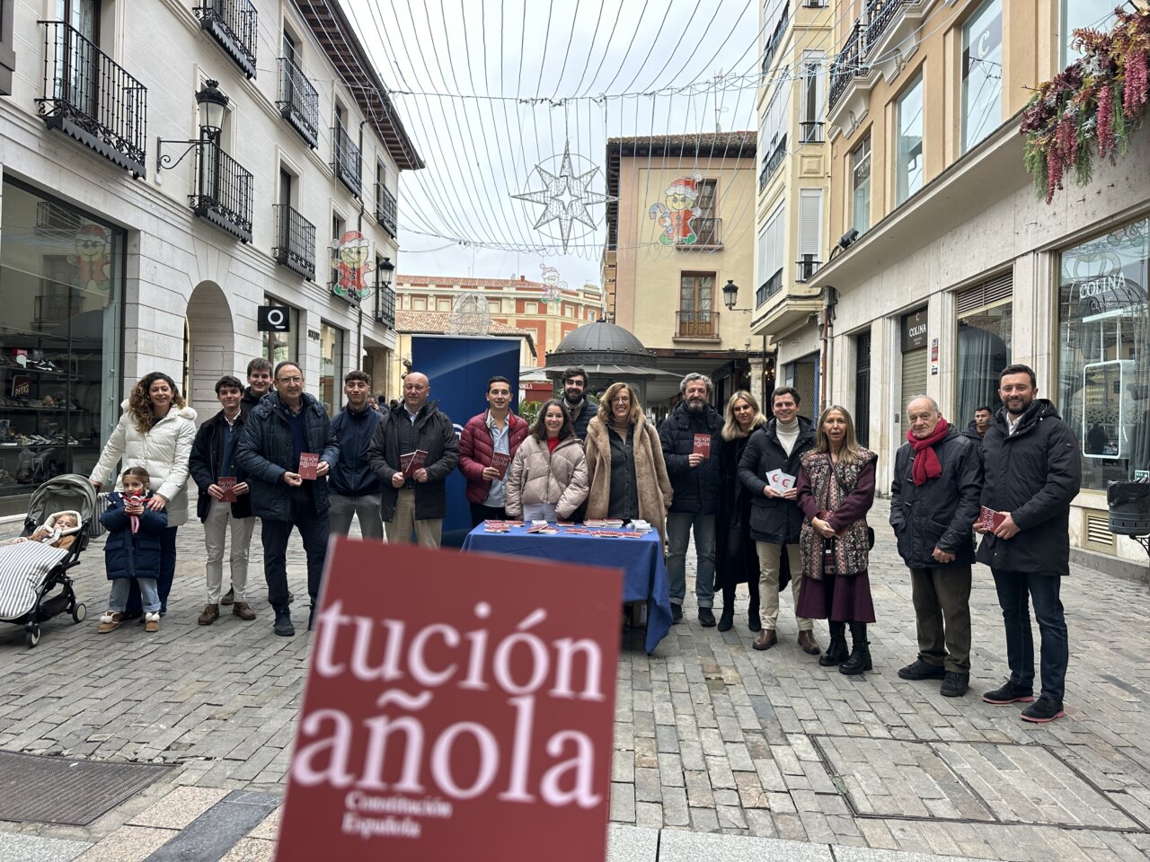 Miembros de NNGG celebrando el Día de la Constitución en Palencia