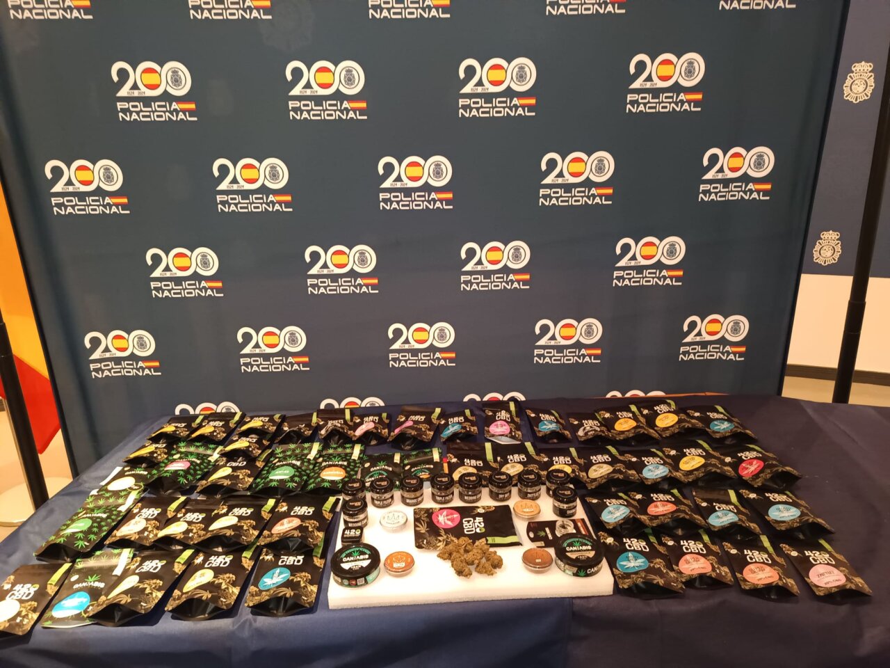 Productos de cannabis confiscados durante una operación policial en Palencia