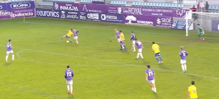 Jugadores del Palencia CF en el momento del penalti señalado