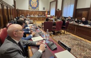 Reunión del Pleno de la Diputación de Palencia sobre la Escuela de Enfermería.