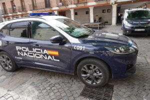 Vehículo de la Policía Nacional en una calle de Palencia