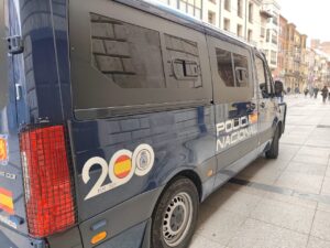 Vehículo de la Policía Nacional en una calle de Palencia