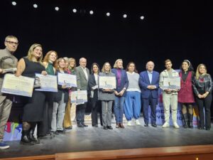 Grupo de premiados en la gala de los Premios Juventud en Baltanás