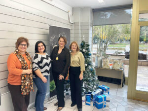 Grupo de mujeres en la oficina de Redmediaria Correduría de Seguros