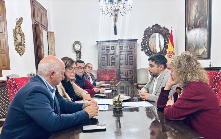 Reunión institucional en el Palacio Provincial sobre abastecimiento de agua en Torremormojón