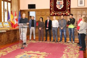 Presentación de la San Silvestre en Palencia con varios participantes