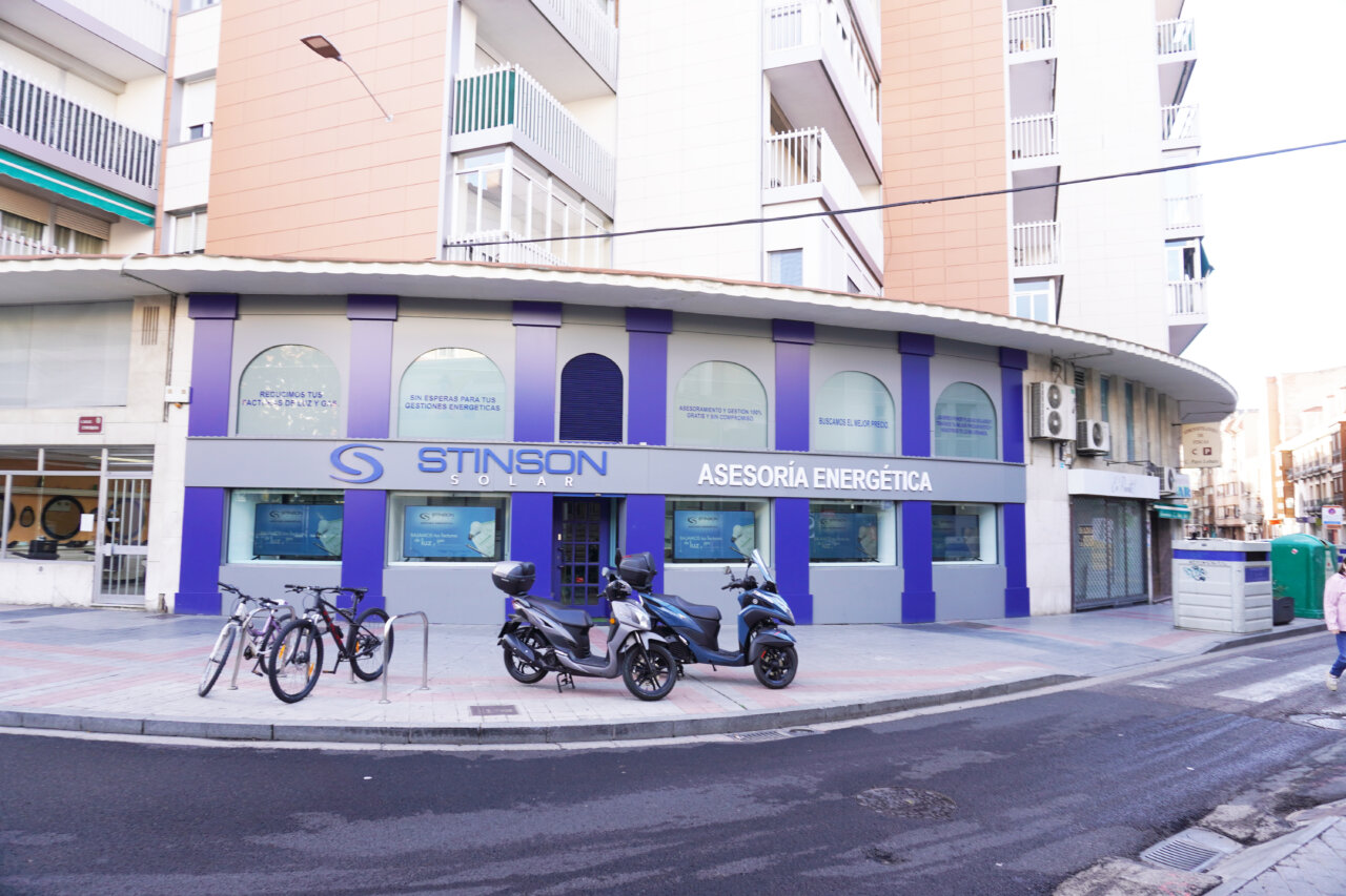 Exterior de la oficina de Stinson Solar, asesoría energética en Palencia.