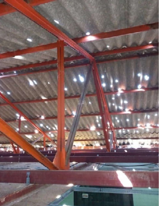 Techo del comedor del colegio de Osorno con acceso al tejado