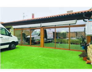 Instalación de ventanas de alta calidad en un hogar moderno