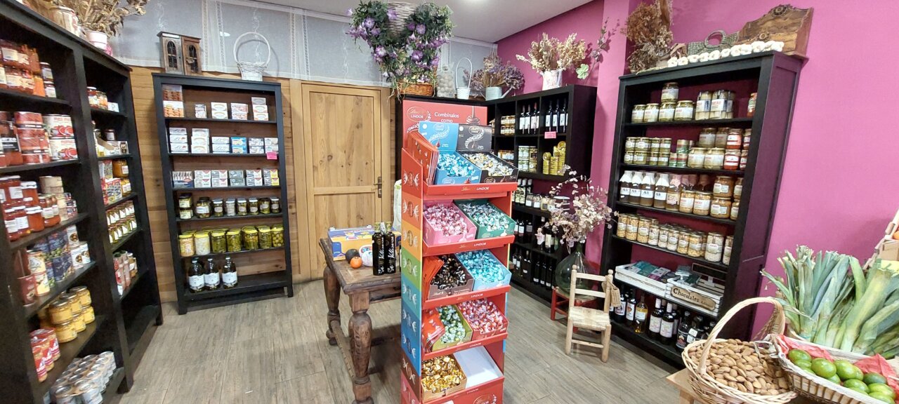 Interior de la tienda Frutas y Verduras El Zaguán en Palencia